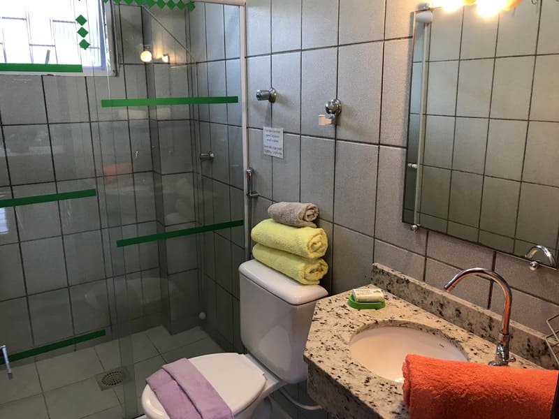 Banheiro Apartamento 4 ou 5 pessoas - Residencial Araras, Praia de Ponta das Canas, Florianópolis, Brasil